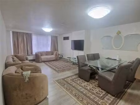 appartement lumineux de 104m² avec 3 chambres à coucher et u