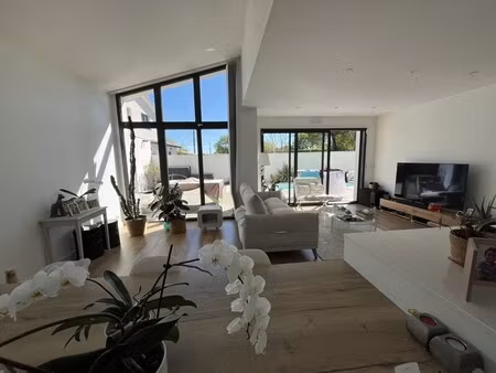 maison de luxe à vendre dans le quartier chemin long-garies