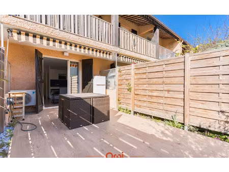 location appartement  23 m² t-1 à saint-cyr-sur-mer  750 €