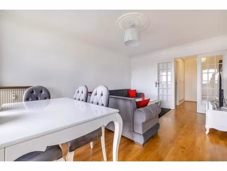 lumineux t4 refait à neuf à champigny avec parking en option