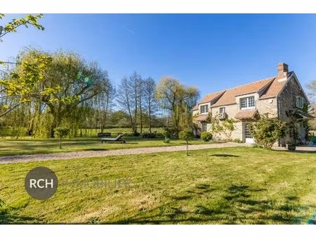proche montfort l'amaury - demeure de charme avec vue dégagée au coeur de la forêt