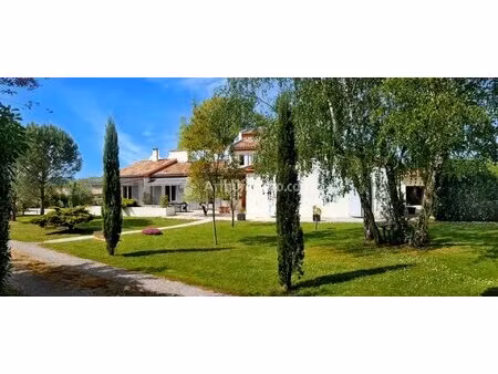 magnifique villa de 200 m² à soual  4 chambres avec piscine