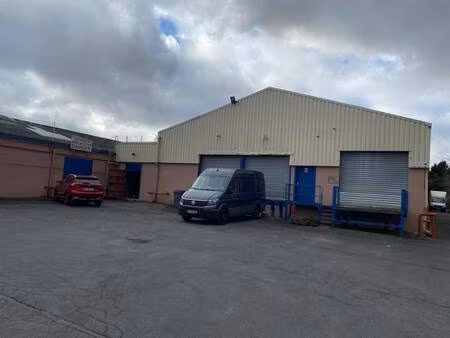 local d'activités à louer