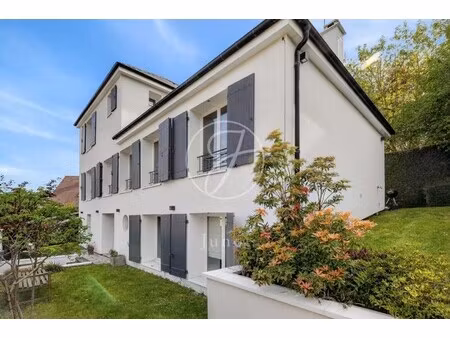 maison de luxe à vendre dans le quartier cote saint louis