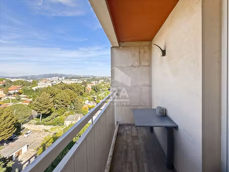 appartement t3 rénové avec stationnement et extérieur