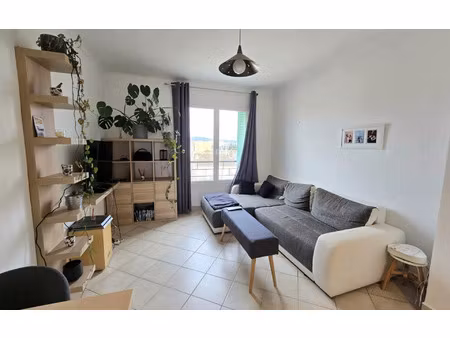location appartement  56.39 m² t-3 à salon-de-provence  800 €
