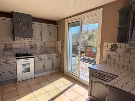 pavillon sur sous-sol  3 chambres  bureau et jardin clos