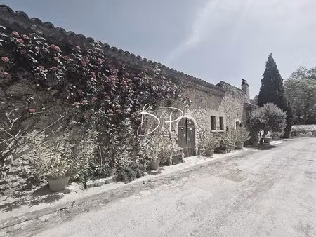 a vendre entrecasteaux ancien moulin à huile 187 m2 avec piscine et dépendance