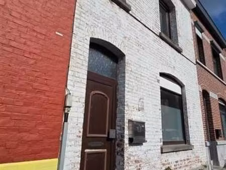 maison située dans un bon secteur avec jardin.