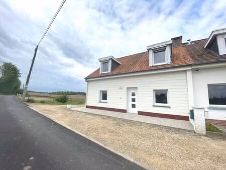 belle maison jumelée située dans un cadre verdoyant à ove...