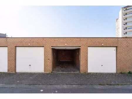 garage fermé près de la gare de dendermonde