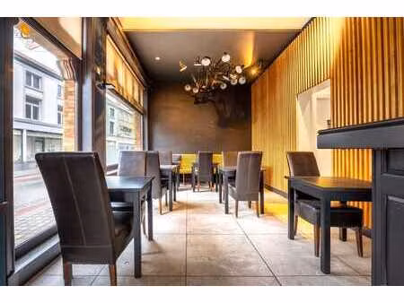 handelszaak met bovenliggende woonst