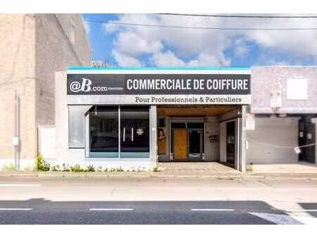 rez-de-chaussée commercial idéalement situé – fort potentiel