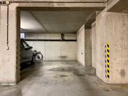 emplacement de parking intérieur à louer ! avenue de fré 219