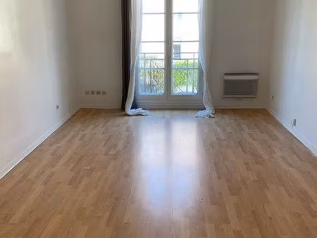 à vendre – appartement t2 à port cergy avec parking privatif