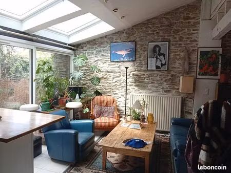 ancien atelier d’ébéniste transformé en loft avec cour – île de nantes