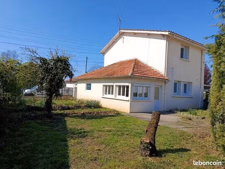 maison lumineuse  3chs  121m² + garage et jardin– 200m gare de mussidan