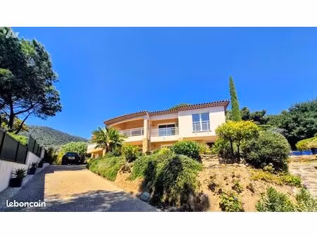 villa 8 pièces 241 m²