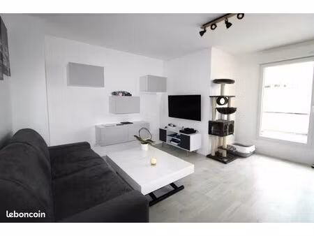 studio 1 pièce 27 m²