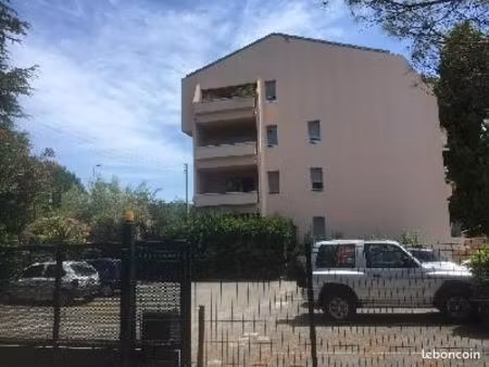 parking/box 1 pièce 14 m²