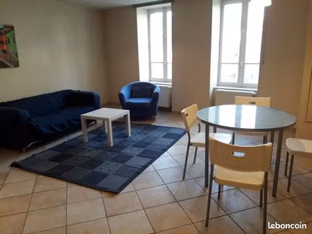 t2 centre bougoin 51m2 avec jardin 665  charges comprises