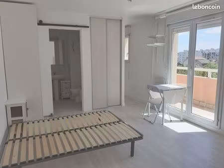 studio parking droit rotonde blaise pascal lettres psycho eco balcon ensoleille cote cour