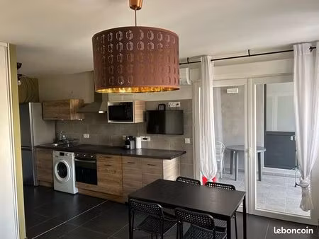 location studio meublé