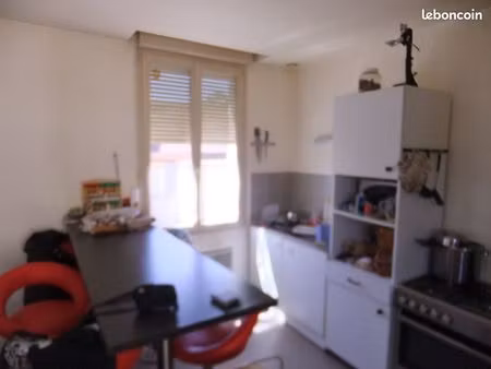 appartement t3 de 77m² - non meublé