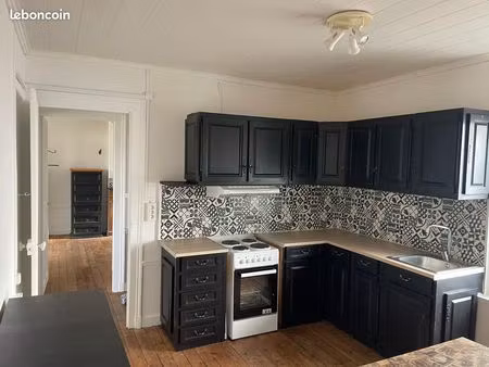 location t2bis saint quentin 56m²