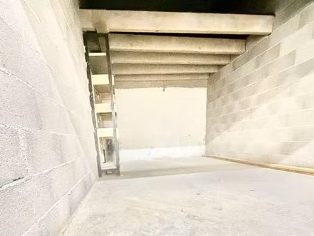 local 26m2 de stockage - 13012 marseille