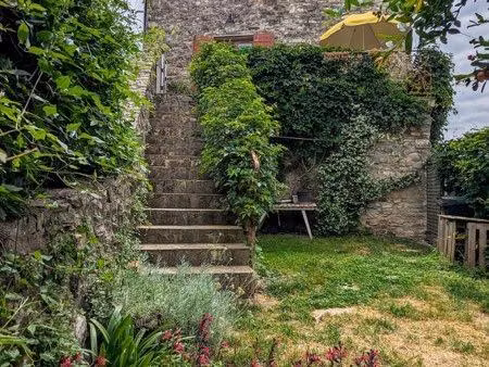 maison de village avec extérieur à louer