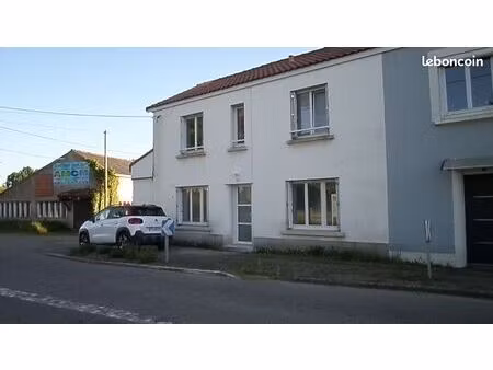 loue maison entièrement rénovée bourg fresnay