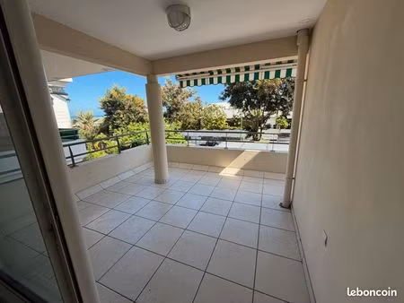 location t2 mont roquefeuil