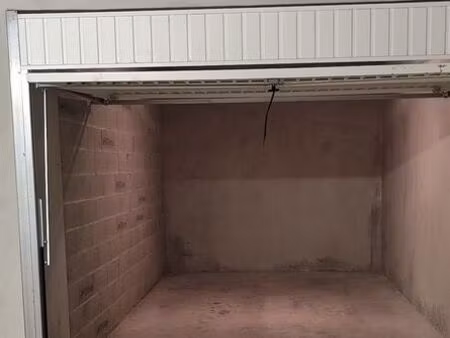 parking/box 1 pièce 16 m²