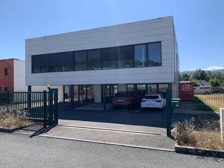 local d'activités à louer