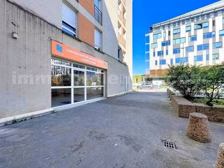 local d'activités à vendre