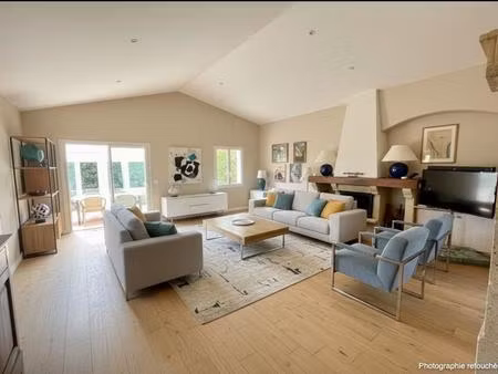 villa plain-pied  piscine et dépendance