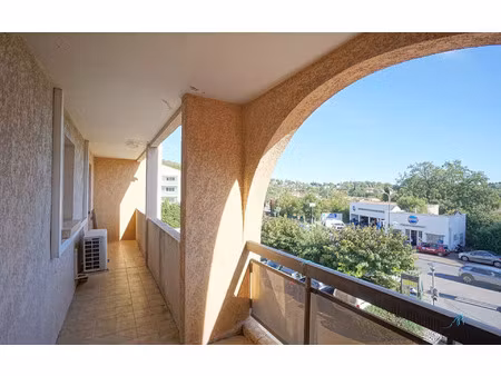 location appartement  m² t-2 à peymeinade  845 €