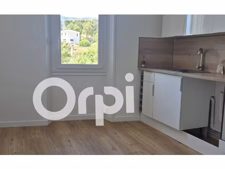 location appartement  34 m² t-2 à roquevaire  620 €