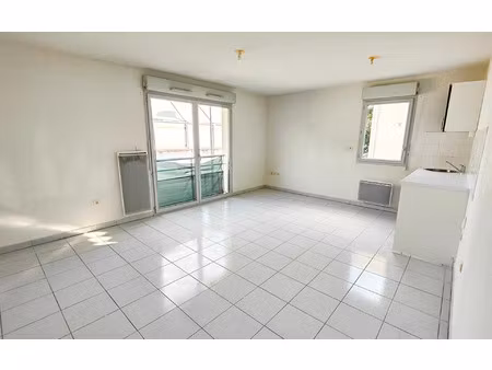 location appartement  m² t-3 à toulouse  700 €