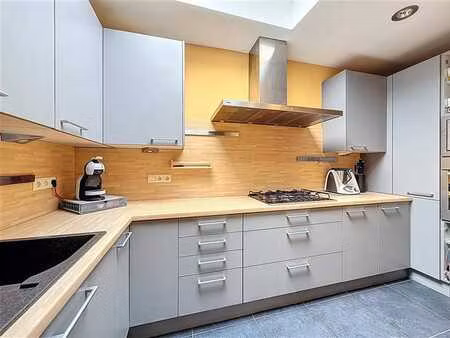 bonne maison situee au centre-ville