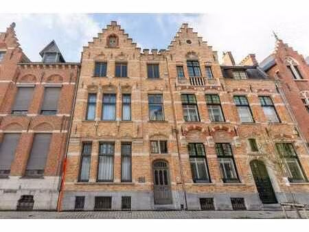 maison de maître architecturale avec jardin et piscine à br…