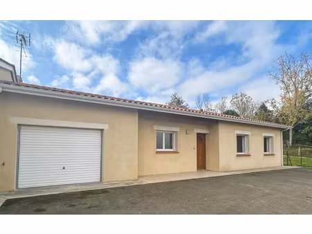 location maison  m² t-4 à miramont-latour  750 €