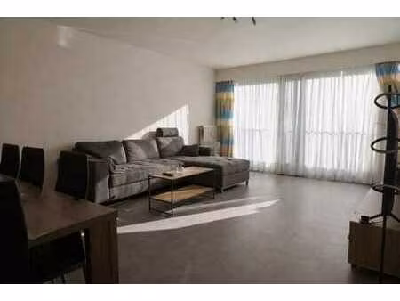 superbe appartement deux chambres entièrement rénové!