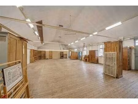 wauterbos - entrepôt de 245m² - belle hauteur !