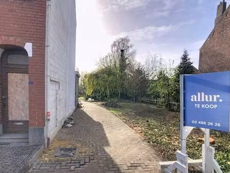 terrain (627 m²) pour une maison à 3 façades