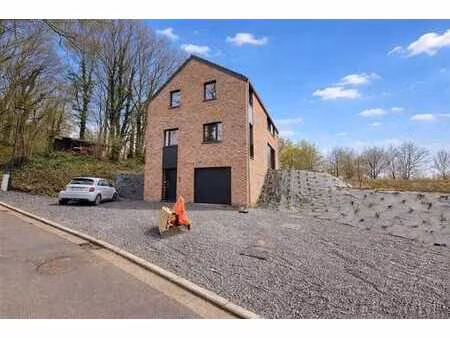 jolie maison neuve - belles finitions!