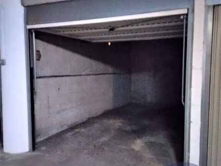 box fermé / 34 rue du docteur blanche