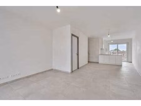 app de construction récente avec 2 chambres + terrasse