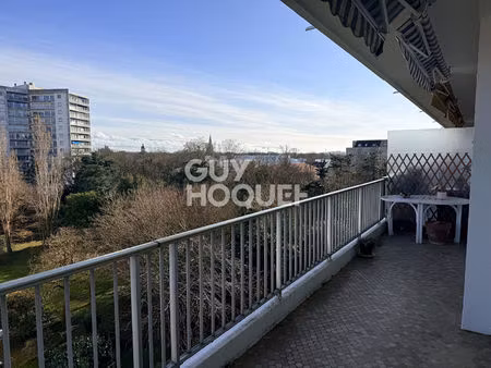 appartement 4 pièces à vendre à la rochelle - vue dégagée  garage et caves